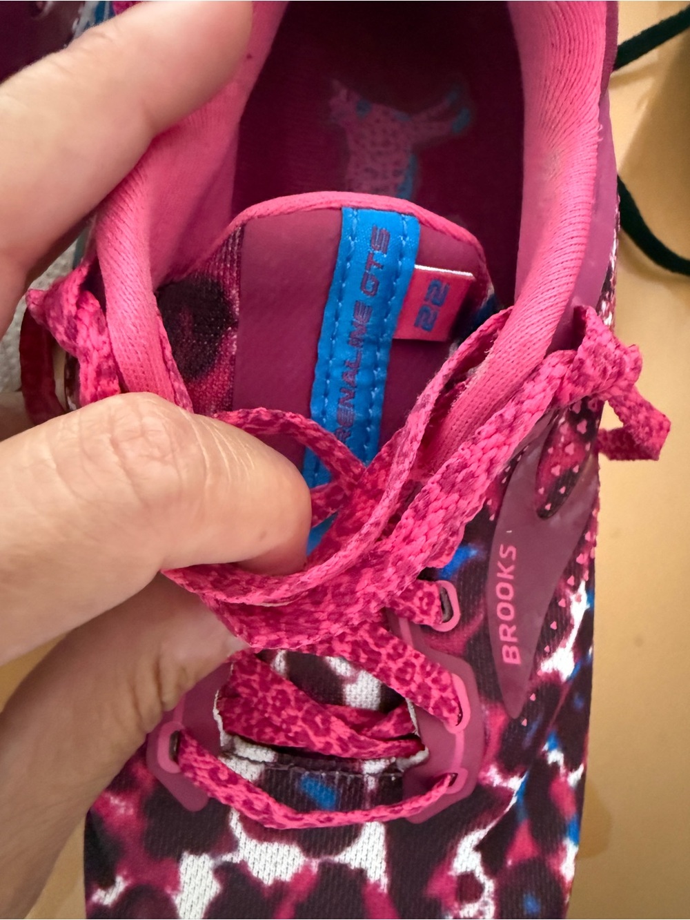 Brooks Women’s Pink Leopard Running Shoes Adrenaline GTS 22 size 7.5 - Picture 5 of 5